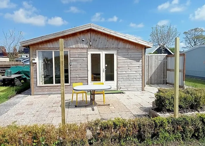 샬레 Tiny House Nabij De Kust *